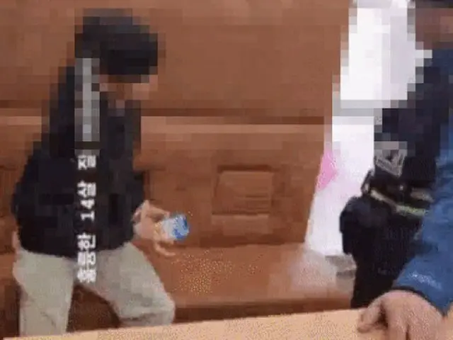 Seorang anak laki-laki berusia 14 tahun di Korea Selatan diborgol, dimaki, diten