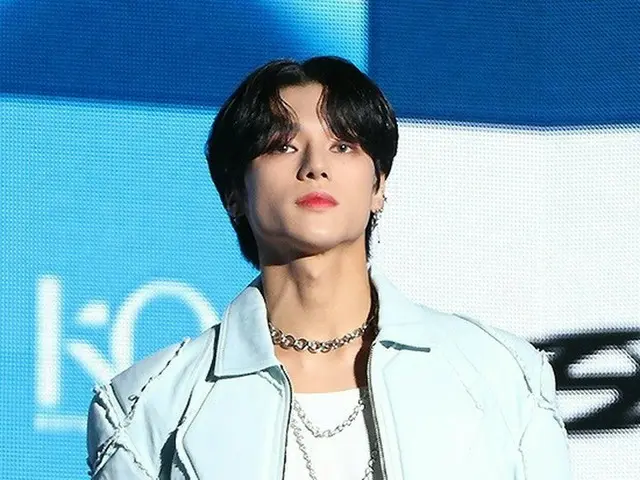 ATEEZ Wooyoung temporary suspended his schedule due to the ankle pain. . .