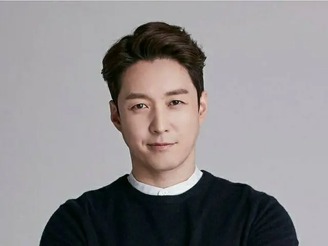 Aktor Shim Hyung Tak, yang menikah dengan pria Jepang yang 18 tahun lebih muda d