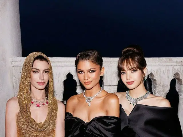 Trio dengan LISA, Anne Hathaway & Zendaya terlalu indah untuk digambarkan. .