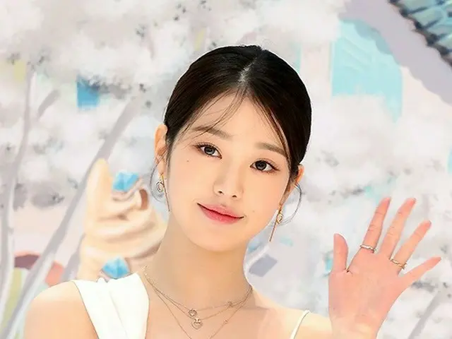 Zhang Yuanying menghadiri acara pembukaan toko pop-up merek fesyen perhiasan @江南