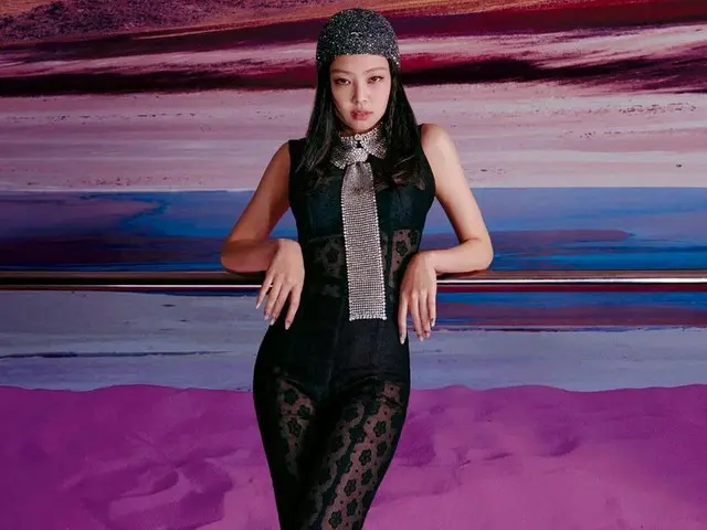 JENNIE, di sampul edisi Juli "VOGUE JAPAN". .