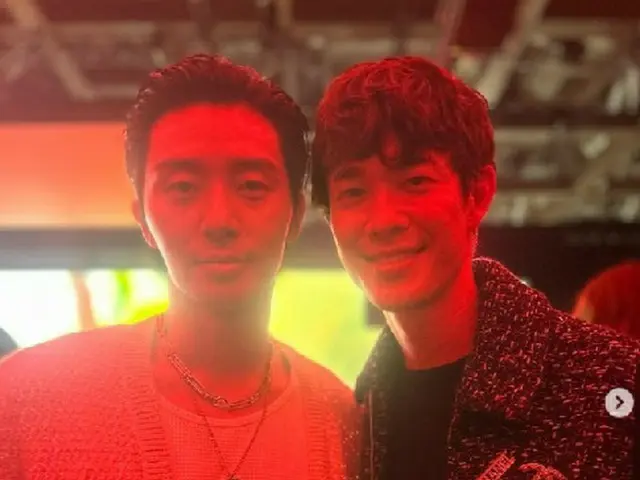 Foto aktor Miyazawa Asahio, aktor Park Seo Joon dan JENNIE dirilis dan menjadi t