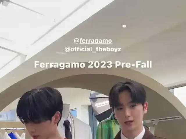 "THE BOYZ" Sunwoo dan Hyunjae menghadiri acara toko pop-up FERRAGAMO. .