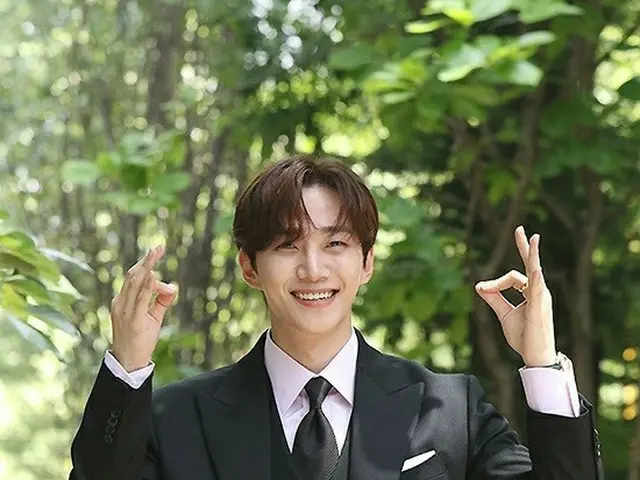 Junho (2PM), JTBC "Newsroom" pergi ke stasiun radio untuk rekaman. .