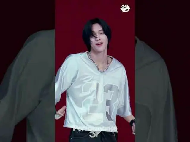 Won Bin benar-benar tahu cara menari dan bernyanyi dengan wajahnya | Pertunjukan