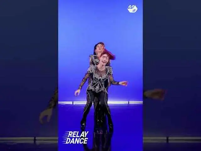 Miyeon memamerkan potensi kecantikannya dalam "Lil' Dan" | Relay Dance Lebih ban