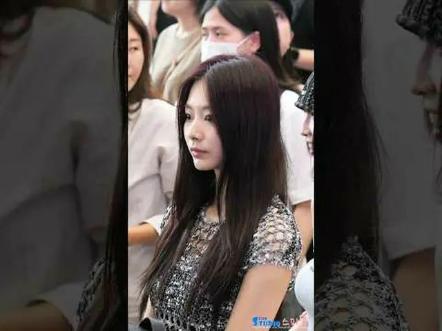 2507125 TWICE_ _ 'THIS IS FOR' Tur Dunia Konser Keberangkatan Bandara Foto Pengg