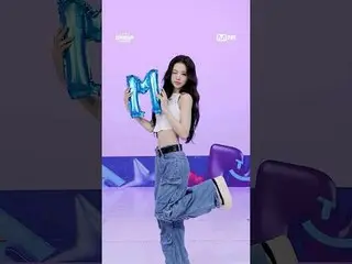 Pose MAMA MEOVV? Klasik banget! 👍💗
 Bagaimana pendapatmu tentang penampilan ME