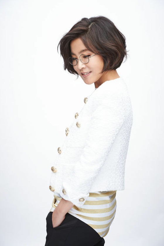 Penyanyi Lee Soni berkonsentrasi pada produksi album untuk mengatasi penderitaan perceraian