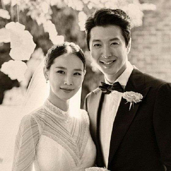Aktor Lee Dong Gun dan aktris Cho Youn Hee bercerai