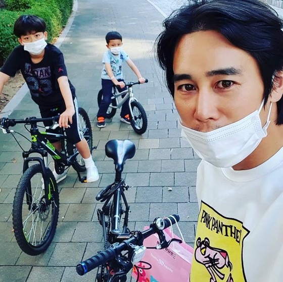Anak laki-laki mirip dengan aktor Jung Tae-woo ... Anak laki-laki tertua bermartabat, anak laki-laki kedua imut "Sepertinya ayah"