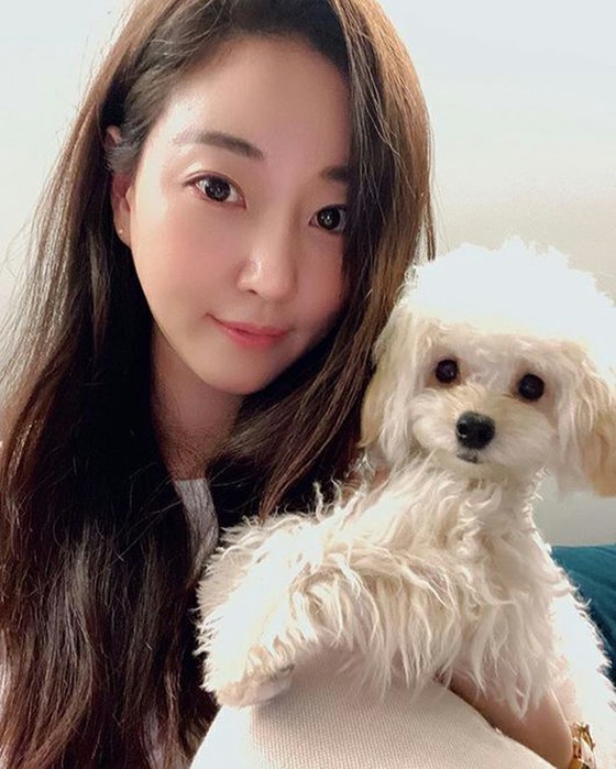 Aktris Kim Sa Rang, seorang gadis cantik yang tidak bisa Anda percayai pada usia 40-an ... selfie dengan anjingnya