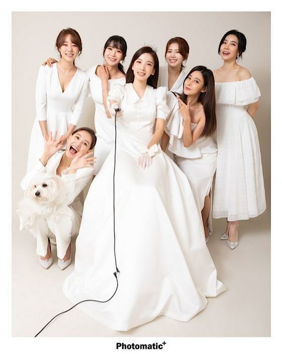 Jisoo Ku (mantan anggota RAINBOW) "RAINBOW" dikirim untuk hadiah pernikahan ... Foto pernikahan dengan persahabatan yang bersinar