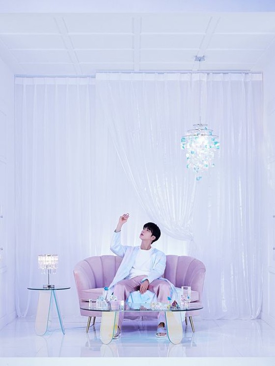 "BTS" JIN, album baru foto konsep "BE" dirilis! "Kamar JIN" penuh dengan perhiasan