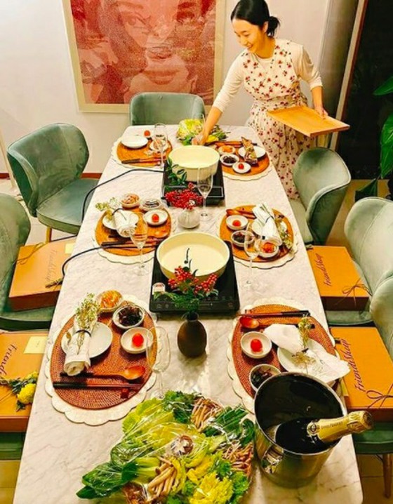 Mengundang Lee Jong Hyun, Song YEJI & Kong Hyo Jin & Oh Yuna untuk mengadakan pesta makan malam