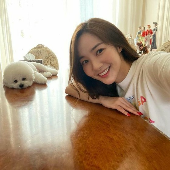 [Topik] Aktris Park Min Young mengungkapkan hari yang bahagia dengan "teman" yang lucu