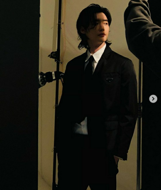 Aktor Lee Jung Suk, gaya setelan yang tidak berubah bahkan setelah keluar ... Menunjukkan visual anak laki-laki yang tidak berubah