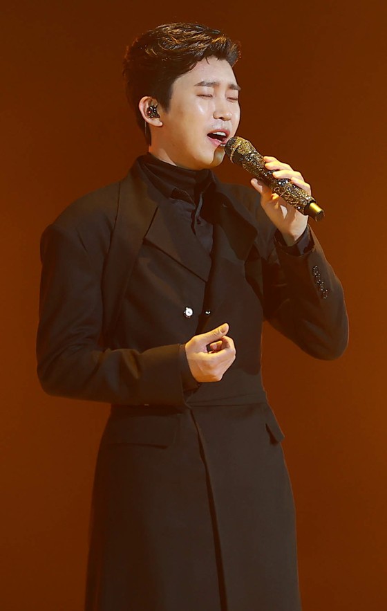 BTS Jung Kook memenangkan "Upacara Penghargaan Cakram Emas" untuk transformasi pirang
