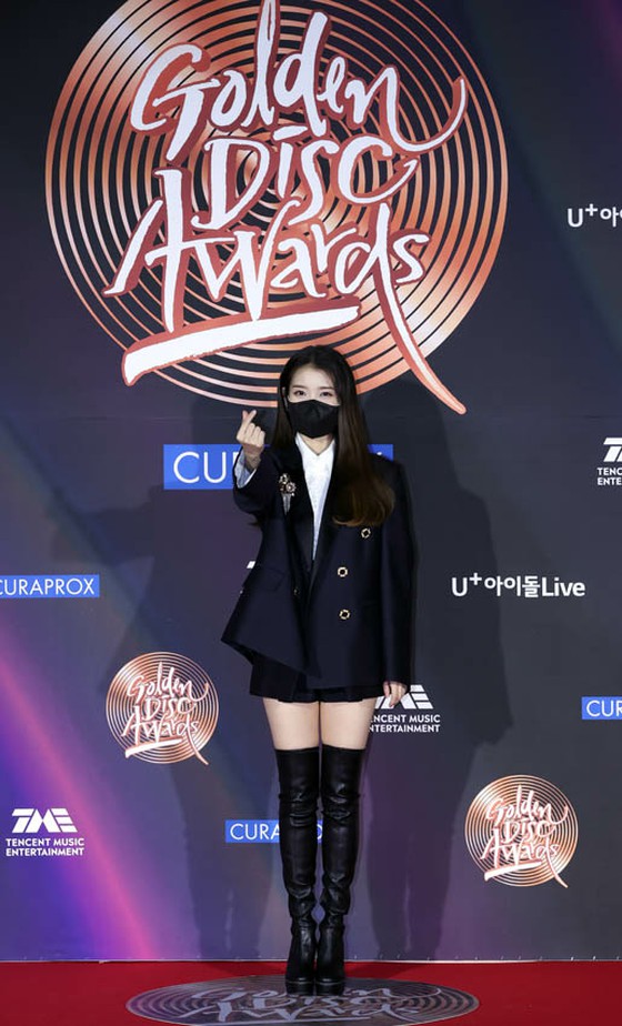 IU memenangkan hadiah utama dalam kategori sumber suara di "Blueming" ... "Terima kasih kepada semua pendengar" = "35th Golden Disc Award" Daftar pemenang kategori sumber suara digital