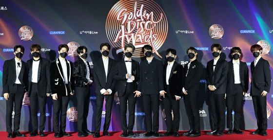 BTS, Fashion Hari Kedua "Golden Disc" adalah Topik Hangat