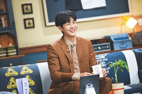 Aktor Choi Woo-shik "Park Seo Jun & V (BTS) adalah orang pertama yang mengucapkan selamat atas penghargaan" Parasite "" = Funmi ke-5 bangga dengan persahabatan