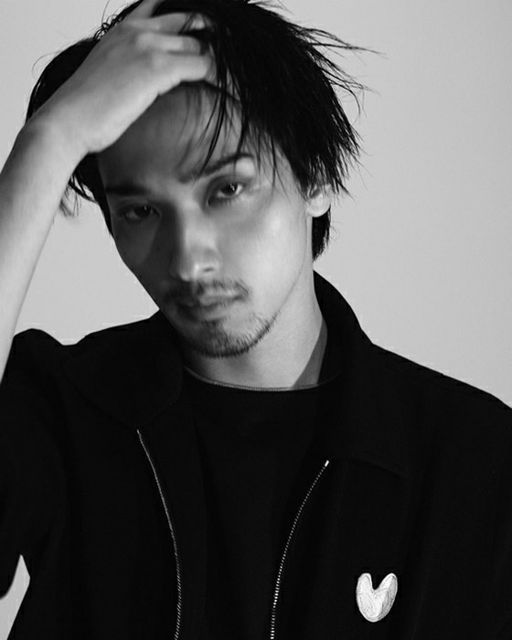 Ryusei Yokohama pertama kali muncul di majalah Korea gravure = "Meteor yang jatuh menimpa kita"