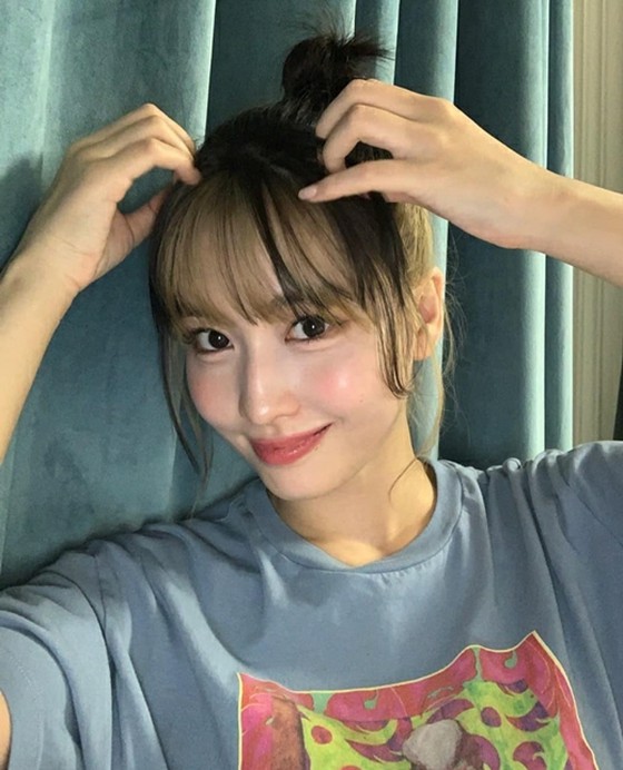 Momo (TWICE), gaya rambut two-tone baru sempurna