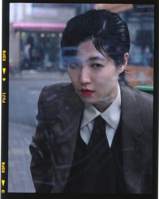 Shim Eun Gyeung, yang akan membintangi serial TV NHK "Ultramarine Area", memancarkan pesona seorang gadis yang ditaksir kuat di jalanan Jepang ... Apakah ini potongan B?