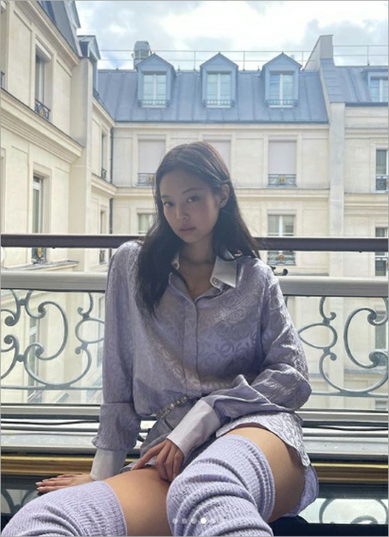 "BLACKPINK" JENNIE, mode penghilangan pakaian dalam yang berani