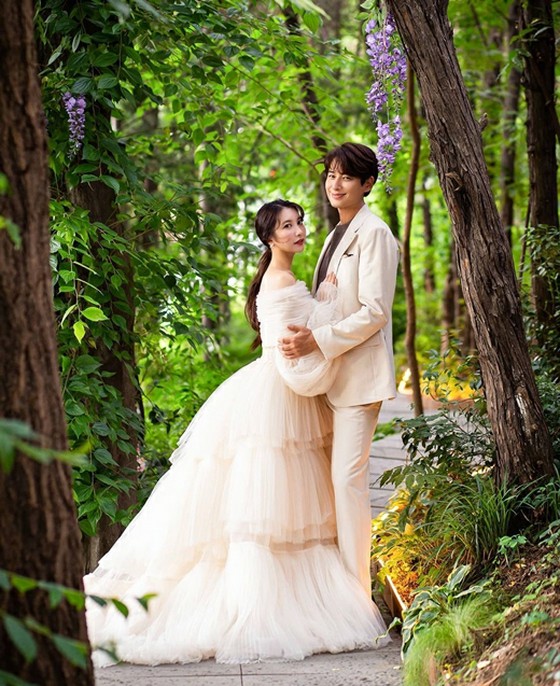Lee ji hoon menikah