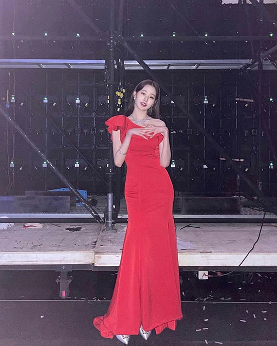 Jang Won Young (IVE), "Masalah kaki terlalu panjang" itu menyakitkan? Foto SNS juga tidak realistis