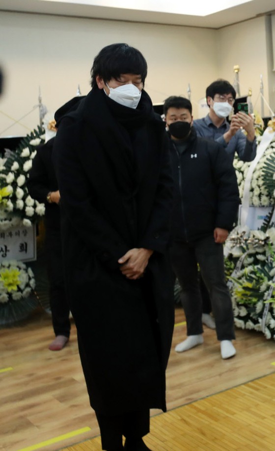 Gang Dong Won, "Mother in the Movie" "Pikiran Sedih" Ms. Bae Eun-Sim