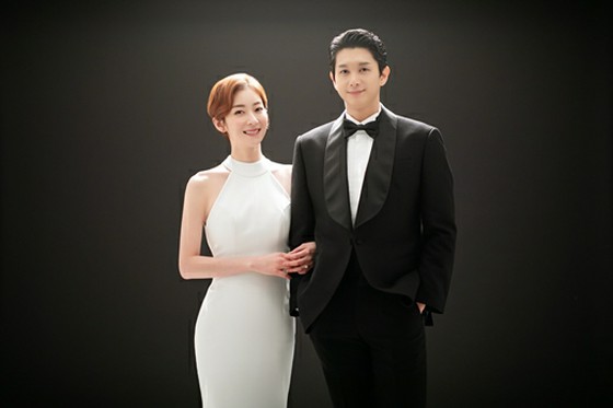 Aktris Wang Ji Won mengumumkan pernikahannya dengan penari balet pria yang lebih muda "Berjanjilah untuk menjadi pasangan hidup"