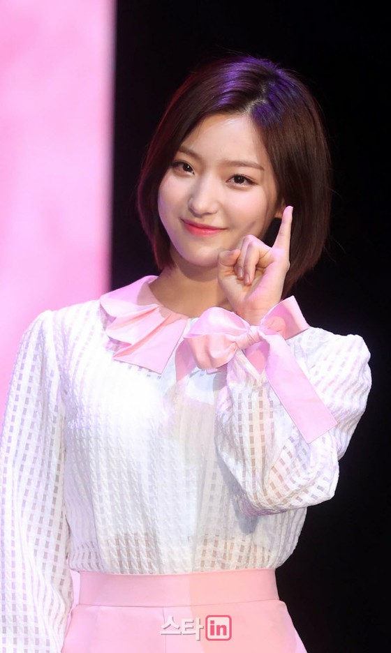 "Fromis_9" Lee Sae-rom menjelaskan apa yang dia katakan selama siaran langsung ... "Jijik" adalah kisah isolasi
