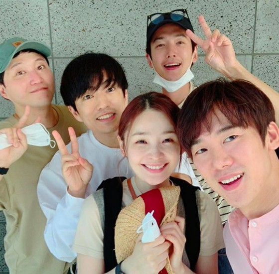 Aktris Jeong Mido, bersatu kembali dengan teman-teman dari serial TV "Clever Doctor's Life" di sekolah kedokteran ...