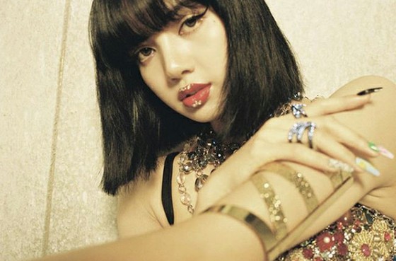 "BLACKPINK" Lisa, "makeup kakak yang kuat" juga sepenuhnya dicerna ... kecantikan seksi yang intens