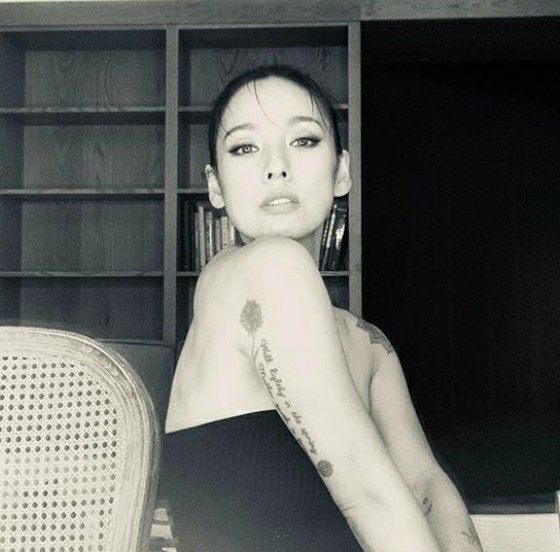 Lee Hyo Ri, tato bunga dan foto top tube shot ... "Tentunya" SSAK3 ""