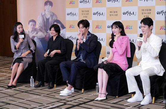 Jiyeong dan Jung Il Woo yang kelahiran Kara mengumumkan produksi drama “Dinner and Gender”