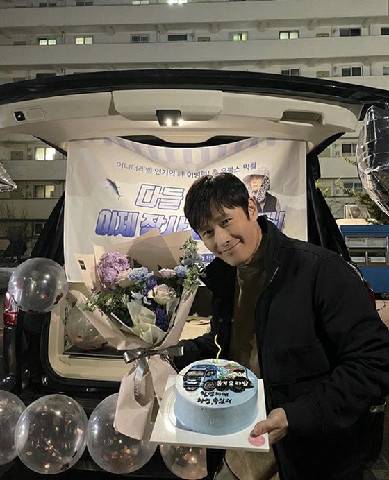 Aktor Lee Byung Hun merilis tembakan peringatan "Our Blues"