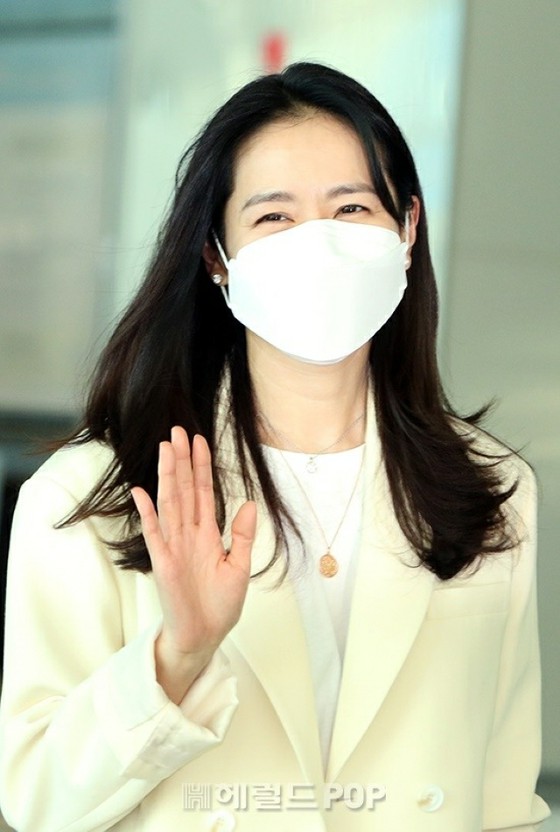 [Foto] Aktor Hyun Bin & Song YEJI couple akhirnya berangkat bulan madu = Bandara Internasional Incheon, Korea Selatan