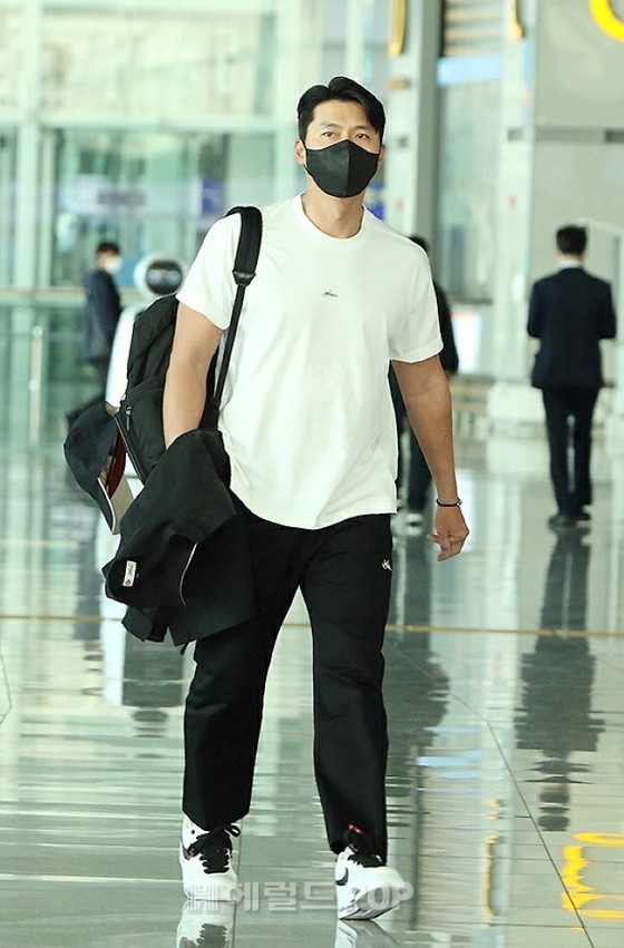 [Foto] Aktor Hyun Bin & Song YEJI couple akhirnya berangkat bulan madu = Bandara Internasional Incheon, Korea Selatan