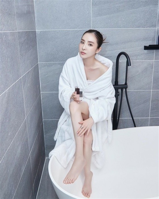 "41kg" DARA (Sandara Park, mantan 2NE1), diprovokasi dengan gaun mandi? … Pesona ramping adalah “seni”