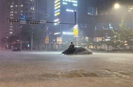 Banjir di Korea Selatan bagian tengah, panas ekstrem di Korea Selatan... Cuaca tidak normal di Semenanjung Korea = Media Korea Selatan