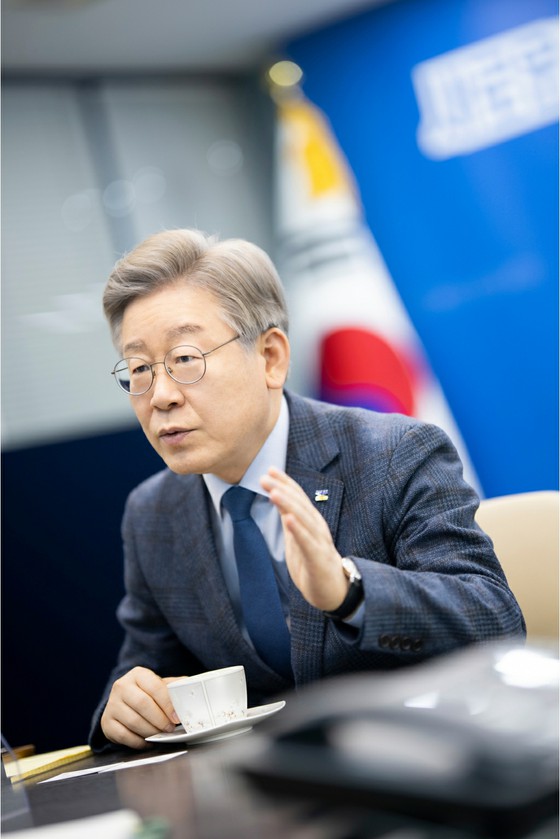 Ajudan terdekat pemimpin oposisi Korea Selatan ditahan... Pengadilan ``takut merusak bukti dan melarikan diri''