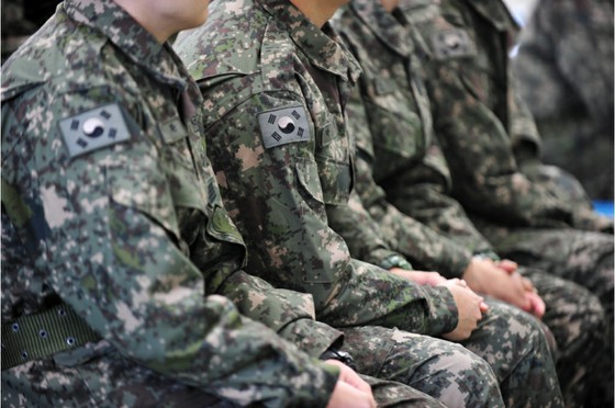 Prajurit tentara merokok mariyuana dengan rokok elektrik ... laporan kolega = Korea Selatan