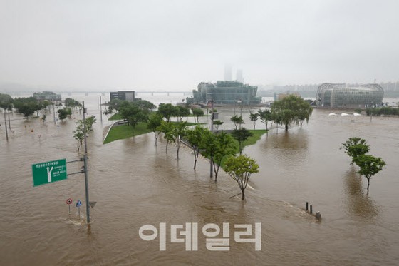 `` Tidak ada pembatasan kendaraan untuk peringatan banjir'' Bencana buatan manusia yang melewatkan jam tayang utama = Korea Selatan