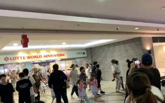 Kebakaran di lantai 1 department store Jamsil Lotte, sekitar 1.000 orang dievakuasi ... Tidak ada korban = lapor Korea Selatan