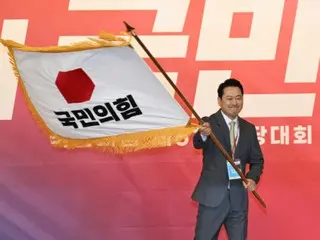 Jang Dong-hyuk menjadi pemimpin baru partai oposisi konservatif People Power...menekankan persatuan partai = Korea Selatan