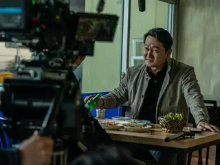 Film kolaborasi Ha Jung Woo dan Kim Nam Gil yang telah lama ditunggu-tunggu, "Broken: Night of the Avenger," telah merilis rekaman di balik layar dan foto-foto baru!